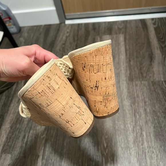 Jessica Simpson crochet wedges, size 9.5 - Picture 5 of 7